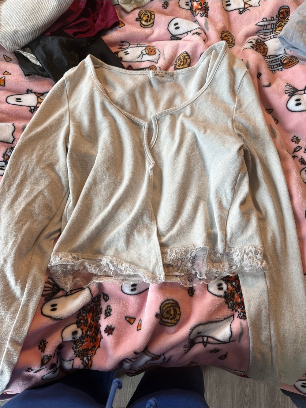 Lace-Hem Long Sleeve Chemise Top - Light Gray